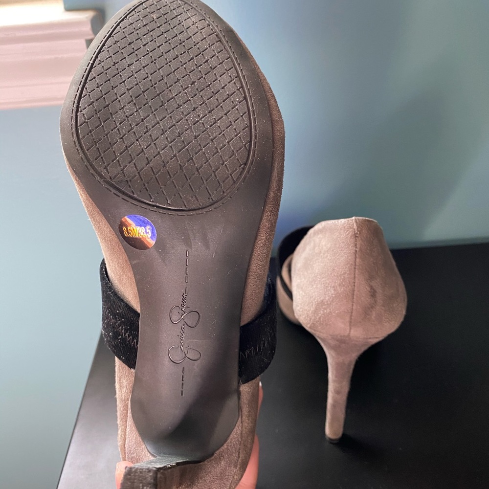 Grey pumps - Picture 4 of 5
